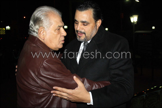 مسلسلات اون لاين يرصد بالصور لحظات حزن مجدي كامل على وفاة والده    صورة رقم 10