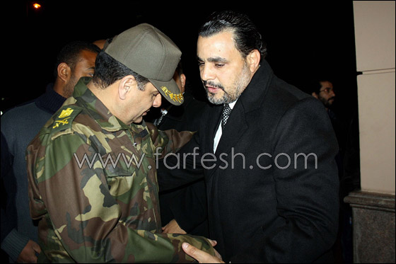 مسلسلات اون لاين يرصد بالصور لحظات حزن مجدي كامل على وفاة والده    صورة رقم 11