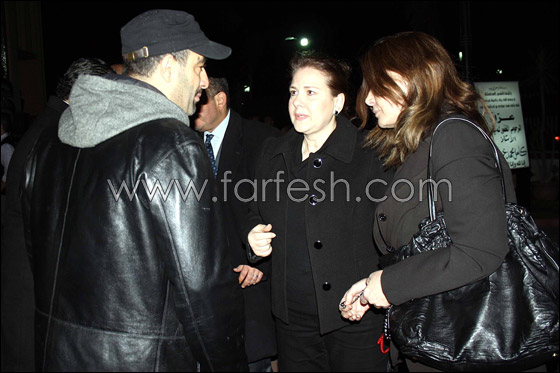 مسلسلات اون لاين يرصد بالصور لحظات حزن مجدي كامل على وفاة والده    صورة رقم 14