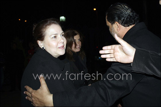 مسلسلات اون لاين يرصد بالصور لحظات حزن مجدي كامل على وفاة والده    صورة رقم 20