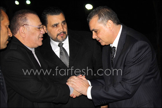 مسلسلات اون لاين يرصد بالصور لحظات حزن مجدي كامل على وفاة والده    صورة رقم 23