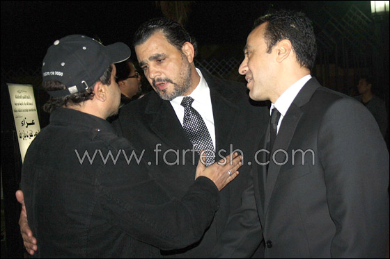 مسلسلات اون لاين يرصد بالصور لحظات حزن مجدي كامل على وفاة والده    صورة رقم 17