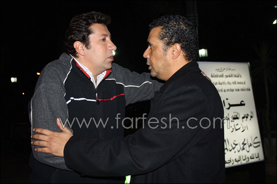 مسلسلات اون لاين يرصد بالصور لحظات حزن مجدي كامل على وفاة والده    صورة رقم 16