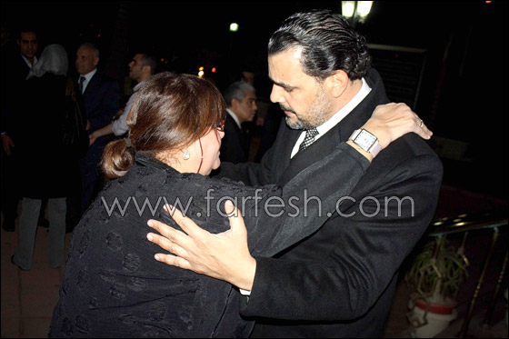 مسلسلات اون لاين يرصد بالصور لحظات حزن مجدي كامل على وفاة والده    صورة رقم 2