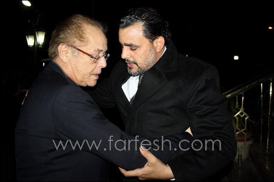مسلسلات اون لاين يرصد بالصور لحظات حزن مجدي كامل على وفاة والده    صورة رقم 9