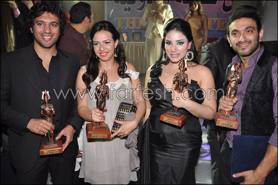 مروة نصر تتألّق بفستان أسود خلال تكريمها بعد اختيارها كأحسن فنانة! صورة رقم 15