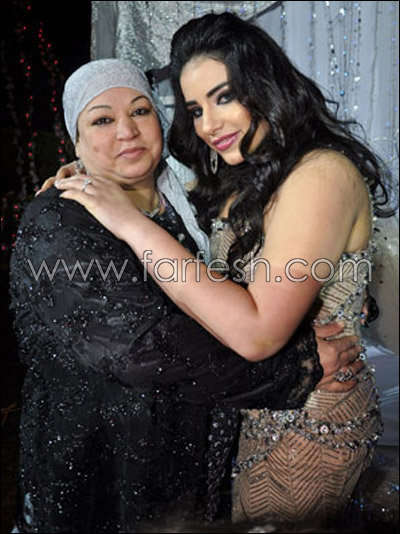 بالصور: عقد قران الفنانة مروة نصر من الموزع محمد علام صورة رقم 24 بالصور: عقد قران الفنانة مروة نصر من الموزع محمد علام صورة رقم 24