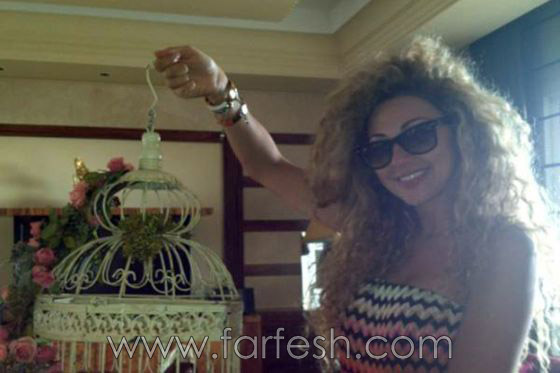 بالصور.. ميريام فارس تطلق سراح عصافير من قفص تلقته كهدية!!  صورة رقم 5