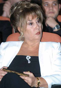 منى واصف تغني شارة 