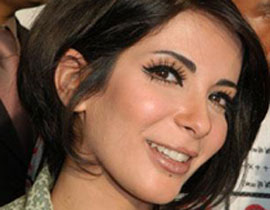 منى زكي مصرّة على رحيل مبارك وتخشى حدوث فوضى بعد تنحيه صورة رقم 1 منى زكي مصرّة على رحيل مبارك وتخشى حدوث فوضى بعد تنحيه صورة رقم 1