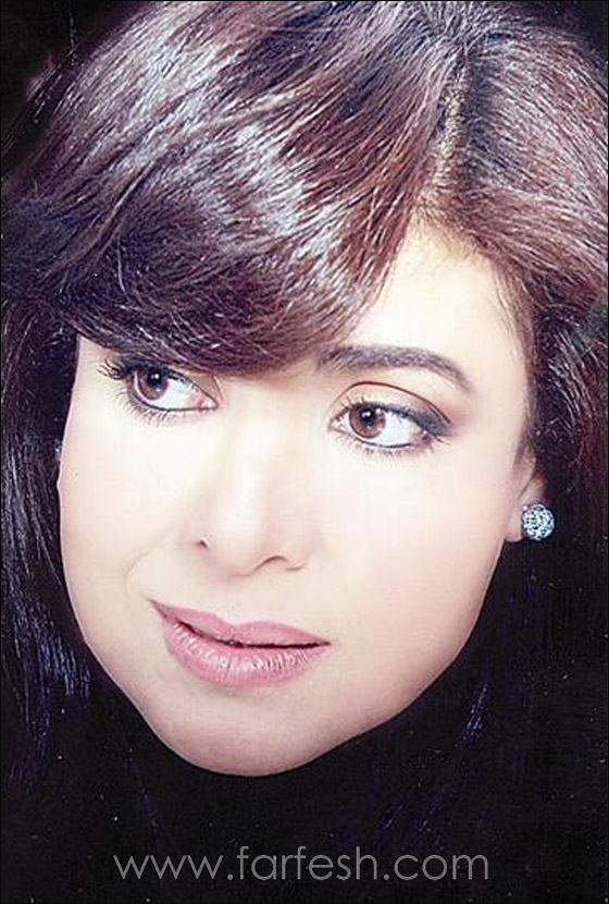 نشوى مصطفى لمبارك: 300 شهيد ذنبهم معلق برقبتك!!  صورة رقم 5