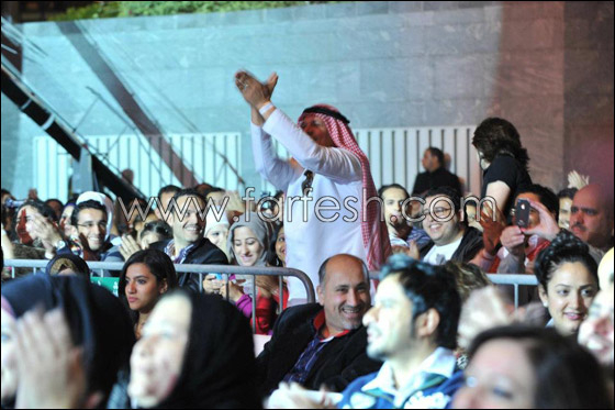 اشتعال الحرب بين معجبي نوال ووائل بحفل ليالي دبي!  صورة رقم 4