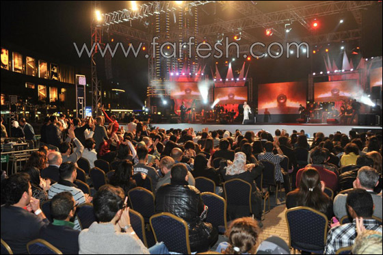 اشتعال الحرب بين معجبي نوال ووائل بحفل ليالي دبي!  صورة رقم 16