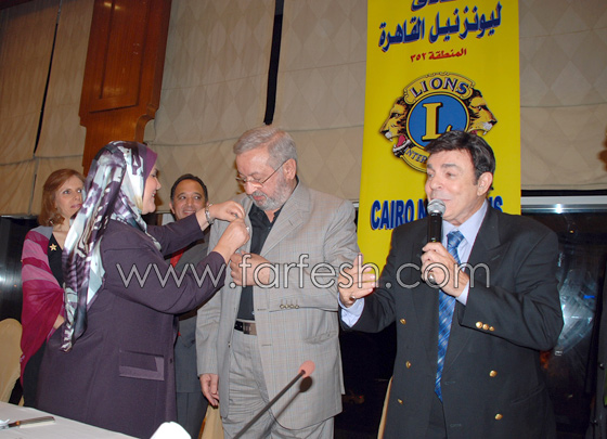 محبو نور الشريف ينقلبون عليه بعد اختفائه ويتهمونه بالنفاق!!  صورة رقم 2