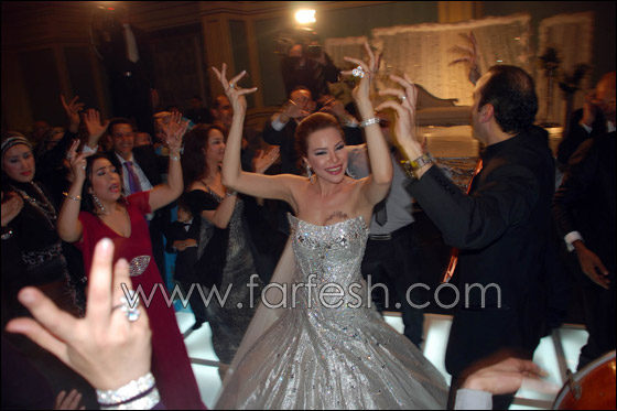 بالصور.. ألفت عمر ترتدي آخر تصميمات داغر في حفل زفافها    صورة رقم 7