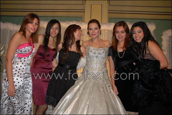 بالصور.. ألفت عمر ترتدي آخر تصميمات داغر في حفل زفافها    صورة رقم 30