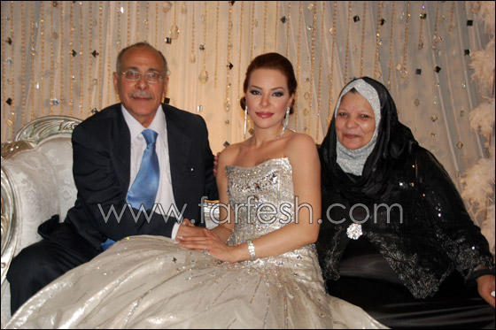 بالصور.. ألفت عمر ترتدي آخر تصميمات داغر في حفل زفافها    صورة رقم 3