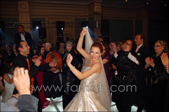 بالصور.. ألفت عمر ترتدي آخر تصميمات داغر في حفل زفافها    صورة رقم 23