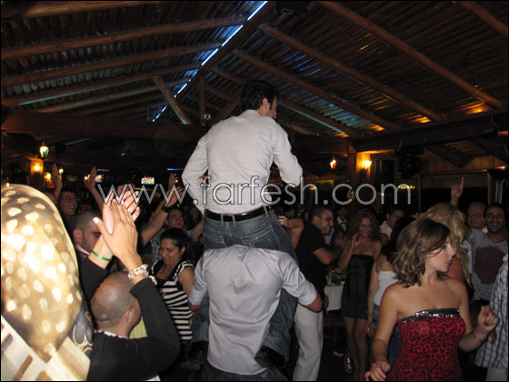 بالصور.. عمر جاد يتألّق في مطعم الكوخ عالية       صورة رقم 8