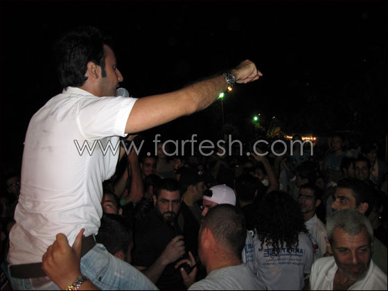 عمر جاد يشعل أجواء مهرجان الفرح الشويفات 2011  صورة رقم 8