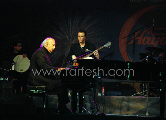 بالصور.. الموسيقار عمر خيرت وسط 3000 شخص!! صورة رقم 13 بالصور.. الموسيقار عمر خيرت وسط 3000 شخص!! صورة رقم 13