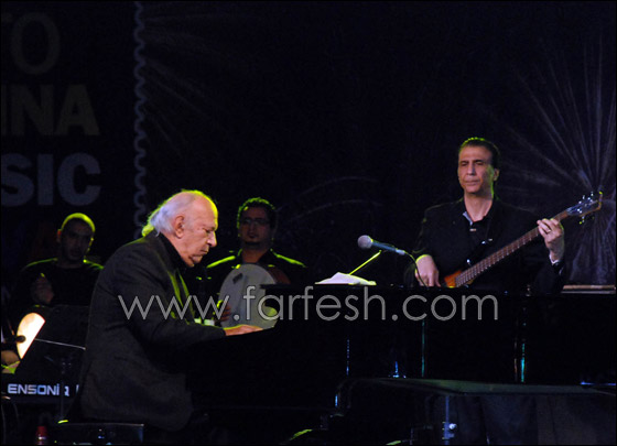 بالصور.. الموسيقار عمر خيرت وسط 3000 شخص!! صورة رقم 9 بالصور.. الموسيقار عمر خيرت وسط 3000 شخص!! صورة رقم 9