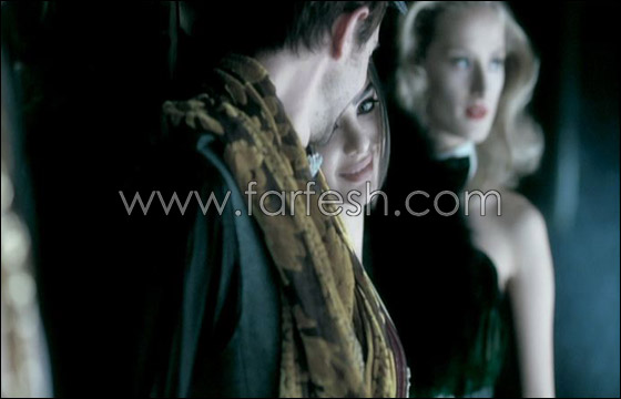 الفنانة اللبنانية قمر تهدي ابنها وكل أم ظُلمت أغنية يا قمري! صورة رقم 13 الفنانة اللبنانية قمر تهدي ابنها وكل أم ظُلمت أغنية يا قمري! صورة رقم 13