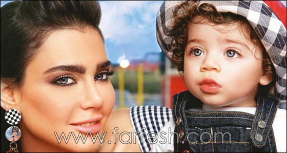 الفنانة اللبنانية قمر تهدي ابنها وكل أم ظُلمت أغنية يا قمري! صورة رقم 2 الفنانة اللبنانية قمر تهدي ابنها وكل أم ظُلمت أغنية يا قمري! صورة رقم 2