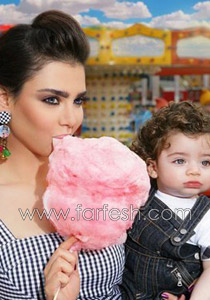 الفنانة اللبنانية قمر تهدي ابنها وكل أم ظُلمت أغنية يا قمري! صورة رقم 1 الفنانة اللبنانية قمر تهدي ابنها وكل أم ظُلمت أغنية يا قمري! صورة رقم 1