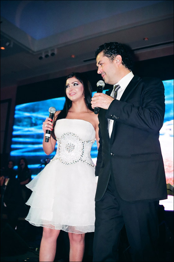 بالصور.. سيدة تحاول تقبيل راغب علامة وفيفي تلهب الحضور! صورة رقم 10 بالصور.. سيدة تحاول تقبيل راغب علامة وفيفي تلهب الحضور! صورة رقم 10