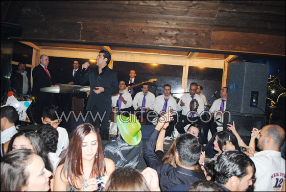 الفنان رضا يتألق في حفلات الميلاد ورأس السنة  صورة رقم 8