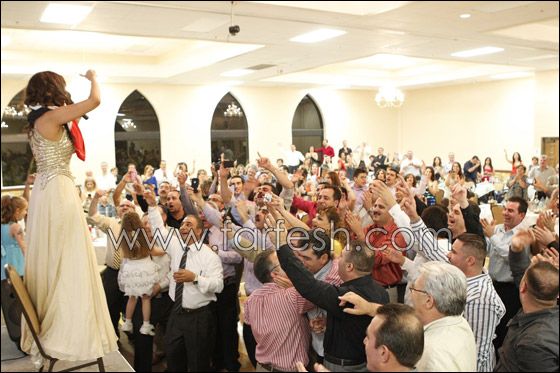 رويدا عطية تلتف بالعلم السوري في حفلتها بامريكا!! صورة رقم 10 رويدا عطية تلتف بالعلم السوري في حفلتها بامريكا!! صورة رقم 10