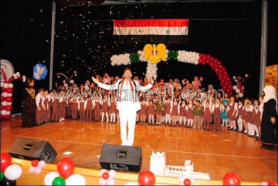 بالصور.. سامر غابرو يحتفل مع طلاب مدرسة المميزين صورة رقم 2 بالصور.. سامر غابرو يحتفل مع طلاب مدرسة المميزين صورة رقم 2