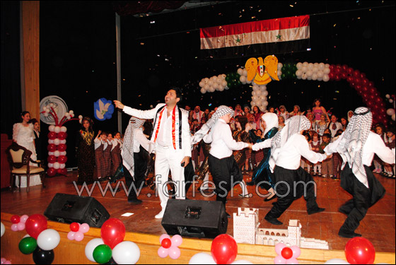 بالصور.. سامر غابرو يحتفل مع طلاب مدرسة المميزين صورة رقم 3 بالصور.. سامر غابرو يحتفل مع طلاب مدرسة المميزين صورة رقم 3