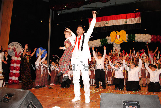 بالصور.. سامر غابرو يحتفل مع طلاب مدرسة المميزين صورة رقم 4 بالصور.. سامر غابرو يحتفل مع طلاب مدرسة المميزين صورة رقم 4