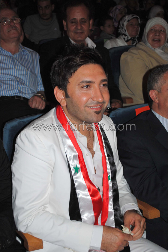 بالصور.. سامر غابرو يحتفل مع طلاب مدرسة المميزين صورة رقم 8 بالصور.. سامر غابرو يحتفل مع طلاب مدرسة المميزين صورة رقم 8