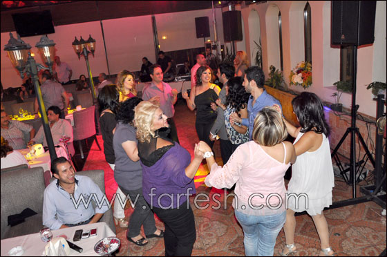 الفنان سامر كابرو يحتفل بعيد ميلاده ويقع بغرام احدى طالباته! صورة رقم 3 الفنان سامر كابرو يحتفل بعيد ميلاده ويقع بغرام احدى طالباته! صورة رقم 3