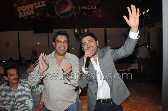 الفنان سامر كابرو يحتفل بعيد ميلاده ويقع بغرام احدى طالباته! صورة رقم 17 الفنان سامر كابرو يحتفل بعيد ميلاده ويقع بغرام احدى طالباته! صورة رقم 17