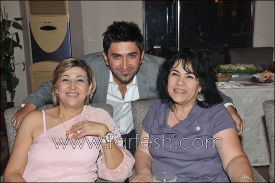 الفنان سامر كابرو يحتفل بعيد ميلاده ويقع بغرام احدى طالباته! صورة رقم 26 الفنان سامر كابرو يحتفل بعيد ميلاده ويقع بغرام احدى طالباته! صورة رقم 26