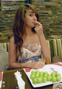 نينا عبد الملك: علاقتي مع كريم لا تتخطى الاخوّة والصداقة!!  صورة رقم 1