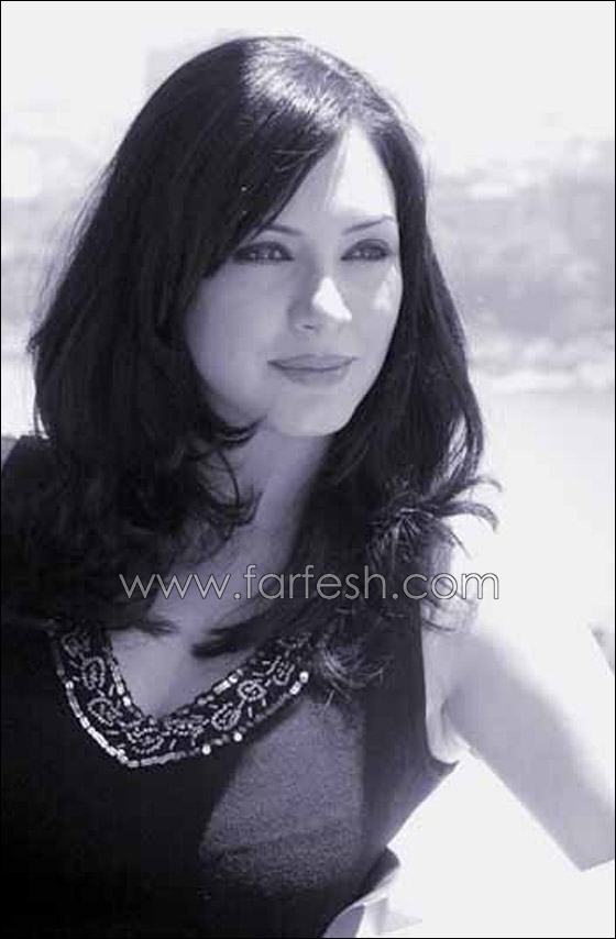 تعبيرا عن الحب.. فواخرجي وزوجها يرتديان نفس الملابس!!  صورة رقم 4