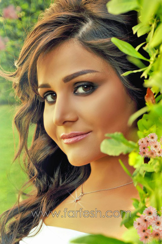 وعد البحري: مطربات يحاولن اغتيالي غنائياً في الخليج! صورة رقم 7 وعد البحري: مطربات يحاولن اغتيالي غنائياً في الخليج! صورة رقم 7