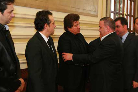 خلال عزاء اخيه.. وليد توفيق ينهي الخلاف بين الحلاني وشريف!!  صورة رقم 16