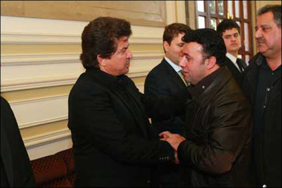 خلال عزاء اخيه.. وليد توفيق ينهي الخلاف بين الحلاني وشريف!!  صورة رقم 9