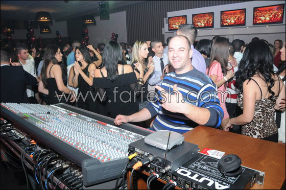 بالصور.. حفلة المطرب زهير فرنسيس بداية 2011! صورة رقم 27 بالصور.. حفلة المطرب زهير فرنسيس بداية 2011! صورة رقم 27