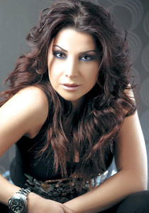 الين خلف: سأكون أماً خارقة لأنني أملك كل معطيات الحب والحنان صورة رقم 2 الين خلف: سأكون أماً خارقة لأنني أملك كل معطيات الحب والحنان صورة رقم 2