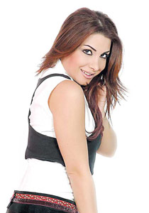 الين خلف: سأكون أماً خارقة لأنني أملك كل معطيات الحب والحنان صورة رقم 3 الين خلف: سأكون أماً خارقة لأنني أملك كل معطيات الحب والحنان صورة رقم 3