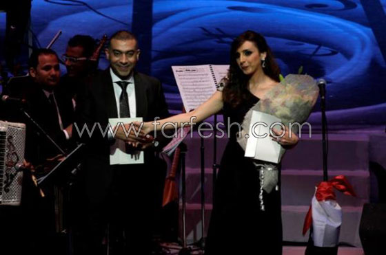 انغام تتعرض لموقف محرج وتتدارك الموقف بابتسامة! صورة رقم 15 انغام تتعرض لموقف محرج وتتدارك الموقف بابتسامة! صورة رقم 15