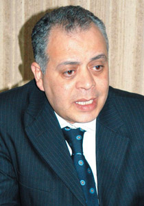 خوفاً من مطالبته بالرحيل.. أشرف زكي يقدم استقالته من نقابة التمثيل صورة رقم 1 خوفاً من مطالبته بالرحيل.. أشرف زكي يقدم استقالته من نقابة التمثيل صورة رقم 1