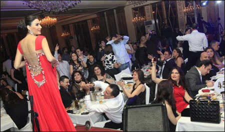 بالصور.. سيرين عبد النور في عيد الحب ويدها على بطنها!! صورة رقم 9 بالصور.. سيرين عبد النور في عيد الحب ويدها على بطنها!! صورة رقم 9